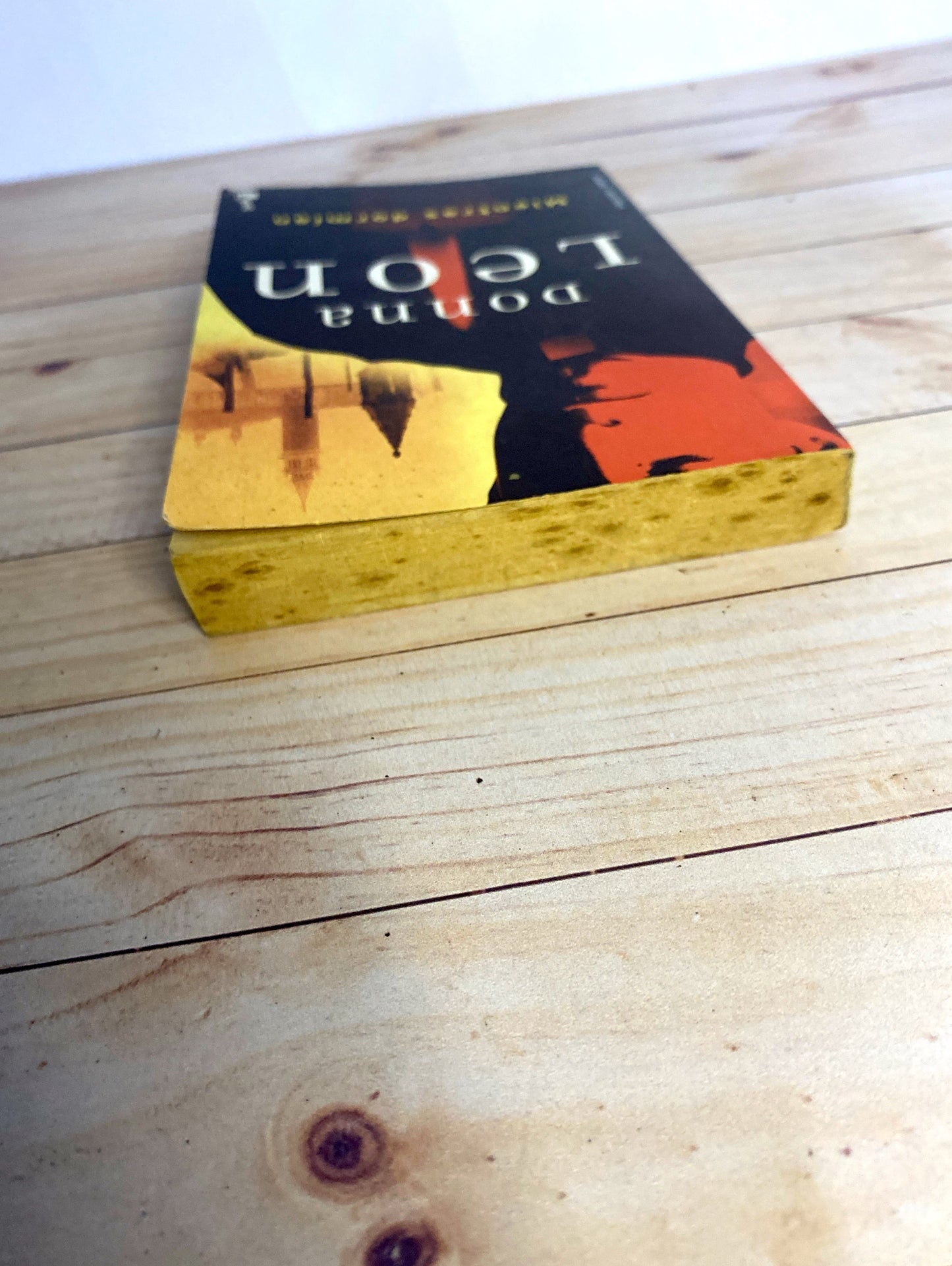 Mientras dormian | Donna Leon